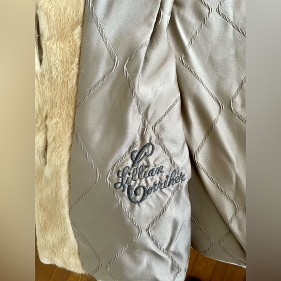 Vintage Montaldo’s Champagne Fur Coat—Size Medium - Picture 4 of 12